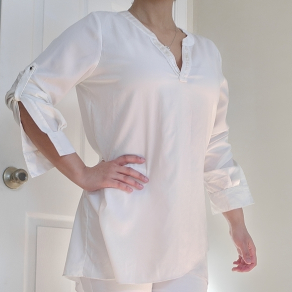White House Black Market Sz 6 Small Asymmetrical White V- Neck Long Sleeve Tunic - Picture 1 of 8